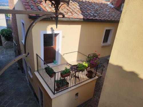 Valiano Apartamento | Il Grottino, Tuscan Village Apartment