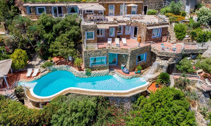 Villaggio delle Mimose Villa | Villa en Torre Delle Stelle con 10 habitaciones, capacidad 20