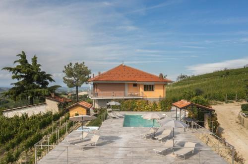 Castiglione Tinella Casa | IL VOLO, piscina e wellness