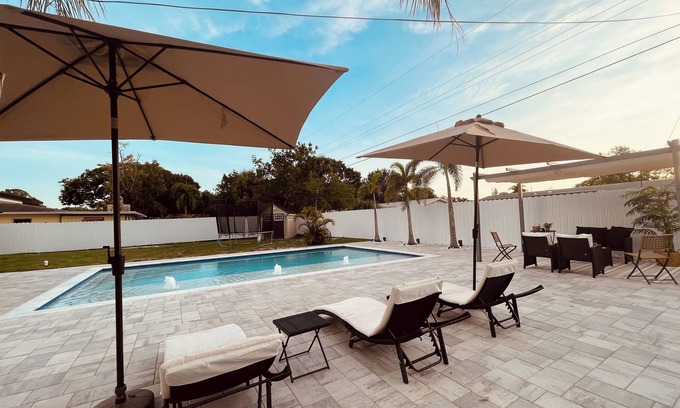 South Bradenton Casa | Ila's Beach House: Near IMG-Heated Salt Pool- Pets OK-Modern Organic Smart Home