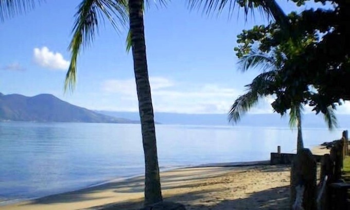 Ilhabela Chalet De Esquí | Ilha Bela Cond cerrado cottage w / 4 personas.