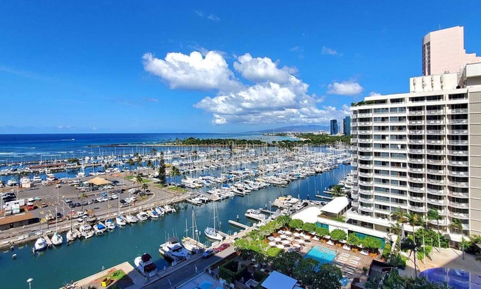 Waikiki Condominio | Ilikai 1329 Amazing Ocean, Sunset & Marina Views, 2 Queen Beds