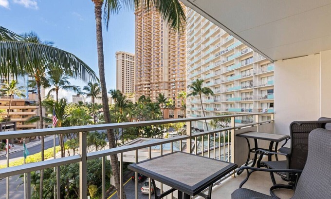 McCully - Moiliili Condominio | Amplio y lujoso apartamento con vista al mar en el hotel Waikiki Royal Gardens