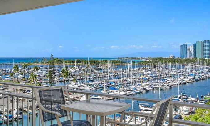 Waikiki Condominio | Ilikai 739 Ocean / Sunset / Marina Views - K Bed / Q Sofabed - New Remodel