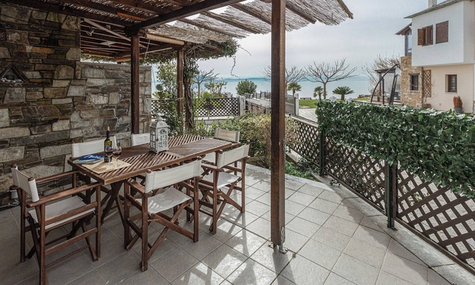 Koropi Casa | ILOI’s Villa in peaceful Village w. Private Beach