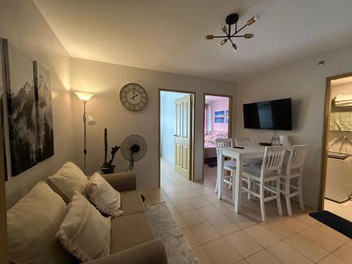 Mandurriao Apartamento | ILOILO condo with iloilo river&sunset view