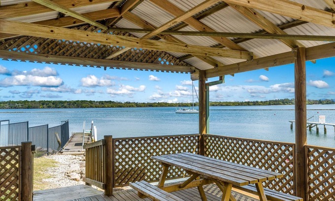 Iluka Apartamento | Iluka Villa 10 right on the Clarence River