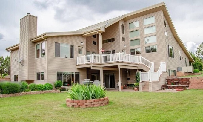 New Harmony Casa | Imaculate home on 20 acres one mile off 1-15, minutes from Kolob Canyon.