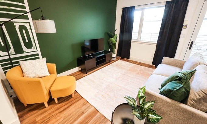 Brewerytown Apartamento | Imagine a stylish escape in Glenwood, the epitome of urban luxury