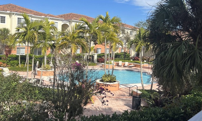 Hunt Club Condominio | Immaculate 2 Bedroom 2 Bathroom Condo