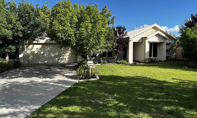 Tocumwal Casa | Immaculate 4 bedroom house, great for groups