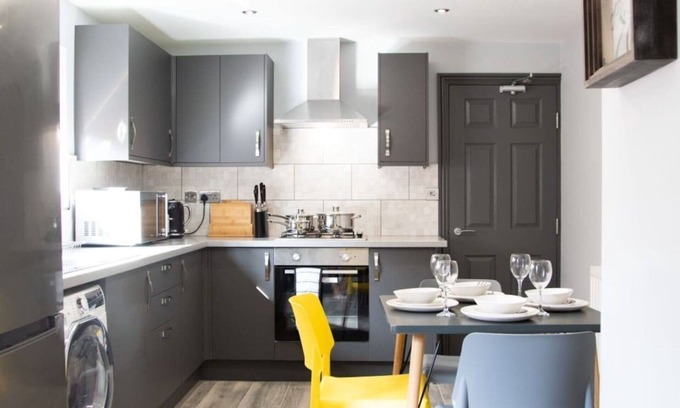 Ashford Casa | Immaculate 5-bed House in the City Centre Ashford