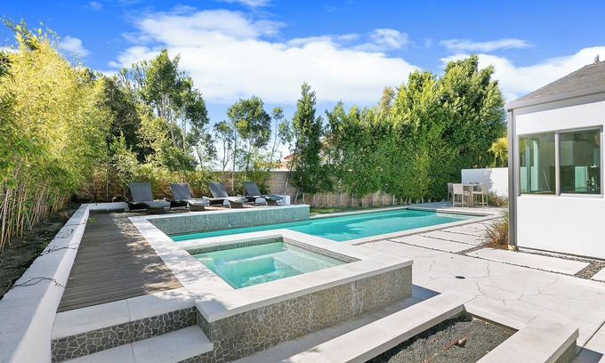 Bel Air Casa | Immaculate Architectural Full Security located on a cul-de-sac in Bel Air Park