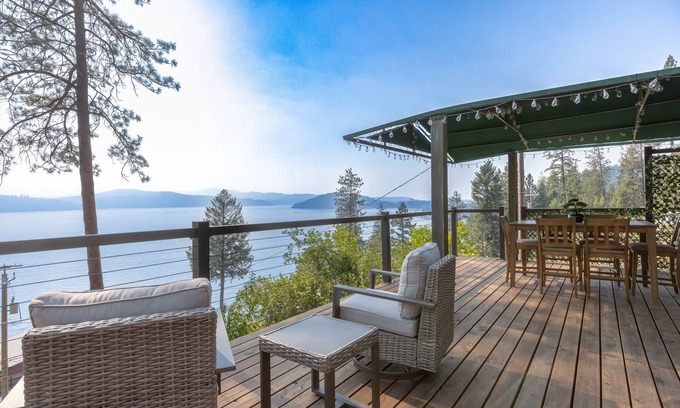 Coeur d'Alene Casa | Immaculate CDA Lake Views