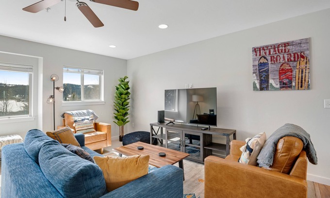 Big Sky Meadow Village Condominio | Immaculate Condo Near Meadow Village | New Carpet, Mountain Views & Dog-Friendly