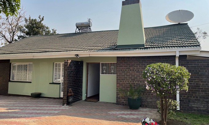 Harare Apartamento | Immaculate Home in Avondale West - 2166