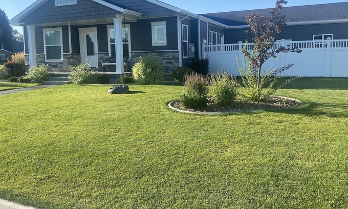 Idaho Falls Casa | Immaculate house w/hot tub, close to major hot spots Idaho Falls.