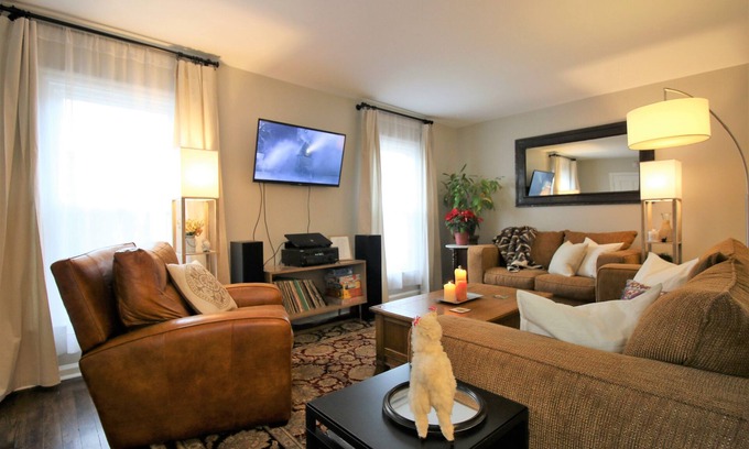 Indianapolis Casa | Inmaculada Mid-Century / Modern SoBro Cottage