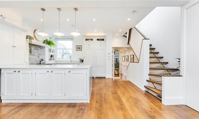 Sands End Condominio | Immaculate Period Property with Stylish Interior Design