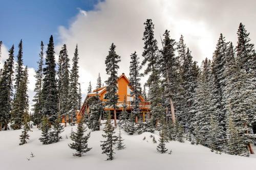 Valley of the Sun Casa | Immaculate & Private Mountain Home with Hot Tub - Sugar Pine Lodge