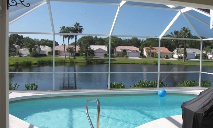 Palmer Ranch Casa | Inmaculada, tranquilo, mascotas y respaldo casa piscina, ideal para familias en la charca
