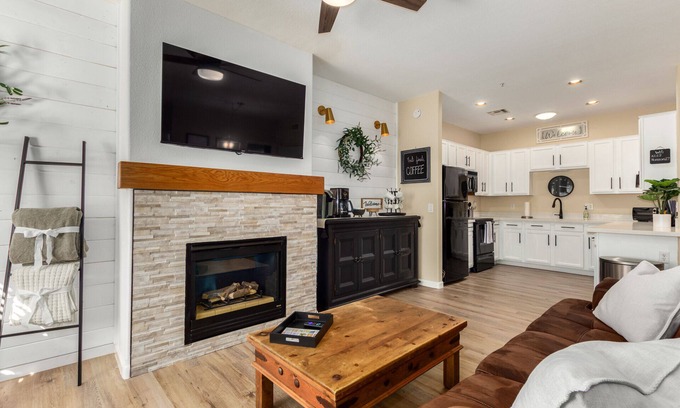 Phoenix Casa | Immaculate Townhouse, Furnished Newly Renovated. Listed on Furnished Finder also