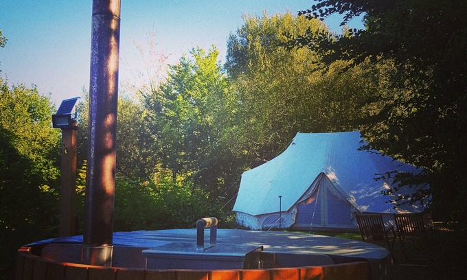 Margouet-Meymes Cabina | Immaculate Wigwam + Private Wood Burning Hot Tub