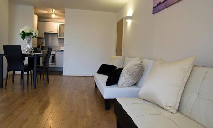 Brentwood Apartamento | Impeccable 2-Bed Apartment in Brentwood