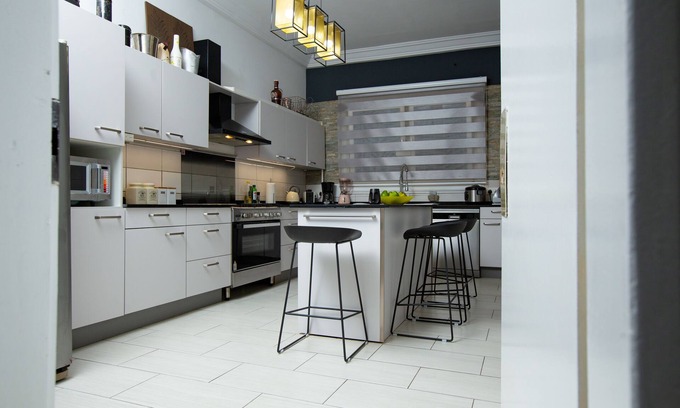 Nungua Casa | Impeccable 2-bed House With Hot-tub -wi-fi