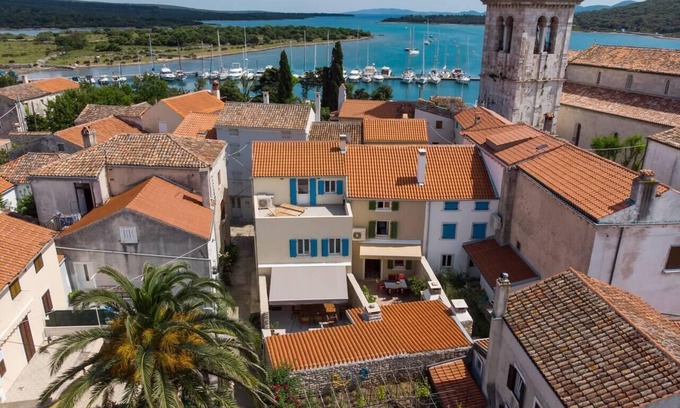 Mali Losinj Apartamento | Impeccable 4-Bed Apartment in Osor
