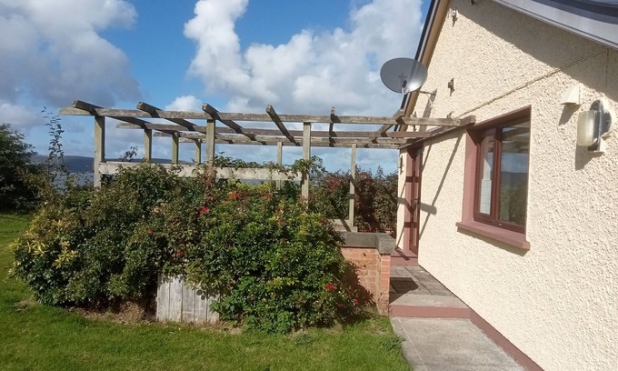 Buncrana Cabaña | Impeccable 5-Bed Cottage in fahan buncrana
