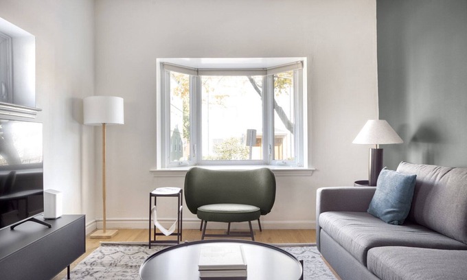 Cambridgeport Apartamento | Impeccable Central Square 3BR w/ W/D, nr T, by Blueground