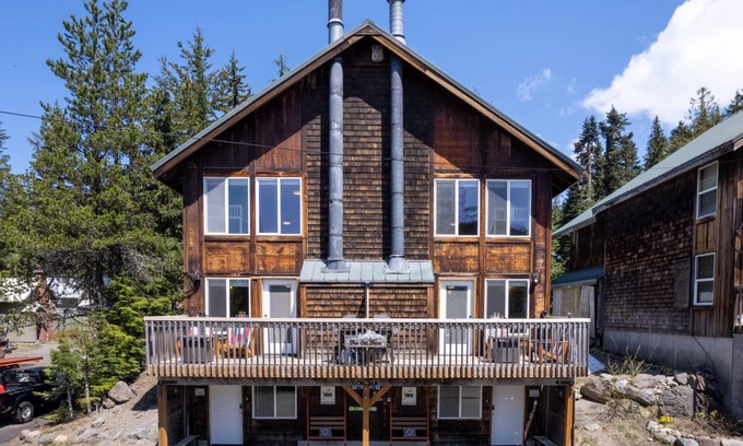Government Camp Casa | Impeccable Custom Mountain Estate, Pet Friendly, BBQ, One Block From Center of Government Camp