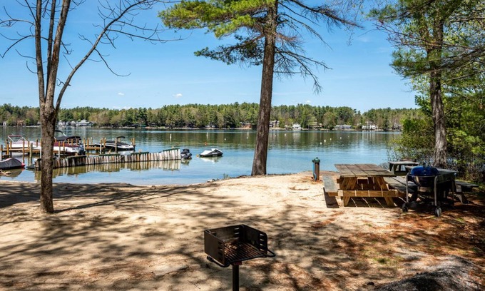 Moultonborough Casa | Impeccable home with screened-in porch, loft, WiFi and access to community beach