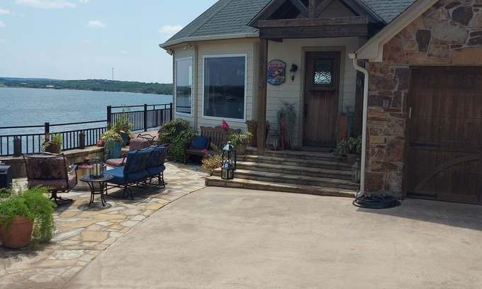 Graford Casa | Impeccable Home With Stunning Lake Views
