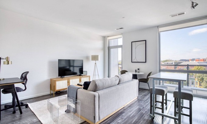 Shaw Apartamento | Impeccable Shaw 1BR on U St corridor near bars + dining, by Blueground