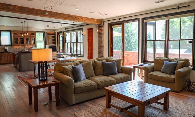 Solar Ranch Condominio | Impecable loft en el último piso en el corazón del centro de Ridgway