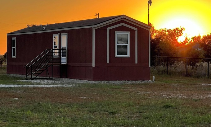 Yancey Casa | Impeccably Clean 2 Bed/ 2 Bath Country Home