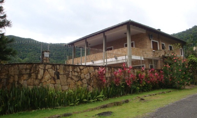 Praia de Barequecaba Casa | Imponente Casa, Piscina con Hidro, 5Q (3 con A / C), 6 baños, barbacoa.