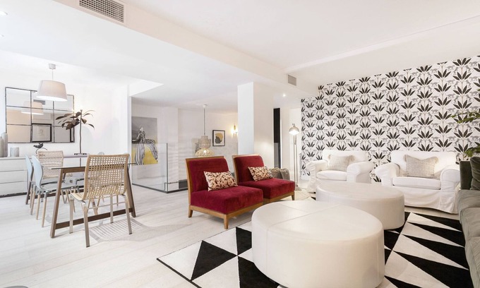 Salamanca Apartamento | Impressive 3 bedroom duplex with parking. Francisco Silvela