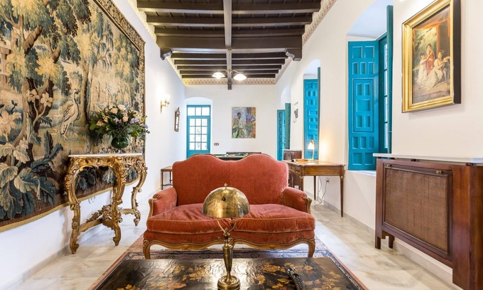 El Arenal Villa | Magnifica casa señorial con gran patio, piscina y jacuzzi privada