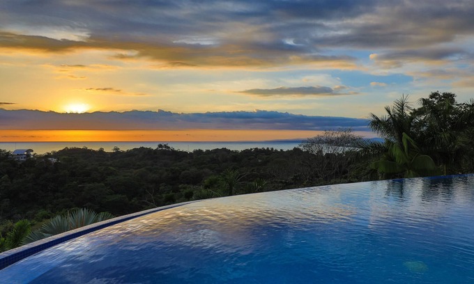 Valle Pura Vida Casa | Impressive Ocean and Sunset Views- 5br Home in Manuel Antonio with Infinity Pool