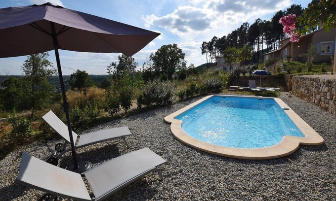 Joyeuse Villa | Impresionante chalet con vistas a la colina