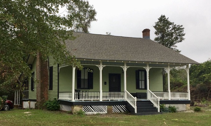 Society Hill Casa | La cabaña de quemaduras de 1840