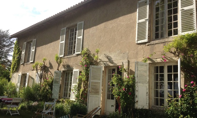 Escoutoux Casa | En un sitio preservado, casa familiar para 8 personas rodeada de naturaleza
