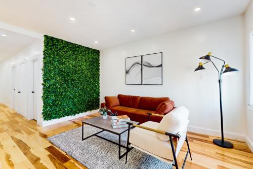Everett Casa | In-between the Coast and the City