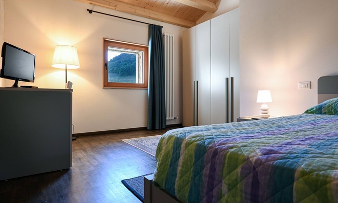 Arcugnano Apartamento | In farmhouse among vineyards and hills, apartment for couples in strategic location