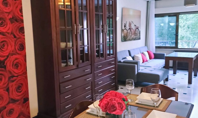 Distrito Sur Apartamento | Frente al Casco Histórico. Gran piso . Vistas. Parking gratuito público calle.