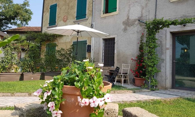 Ponti sul Mincio Casa | In private courtyard Whole house 200 sqm kitchen, living room, 3 rooms each with bathroom
