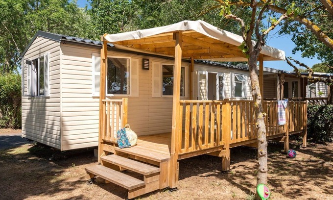 Cadenet Casa | In Provence, Luberon Comfortable mobile home in a 4-star campsite
